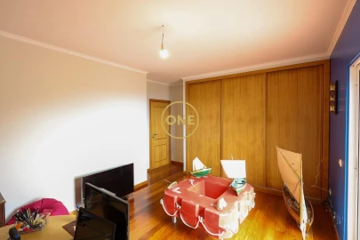 Moradia T4 para Venda em Estreito de Camara de Lobos