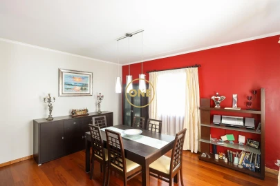 Moradia T4 para Venda em Estreito de Camara de Lobos