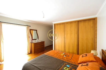 Moradia T4 para Venda em Estreito de Camara de Lobos