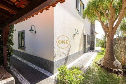 Moradia T4 para Venda em Estreito de Camara de Lobos