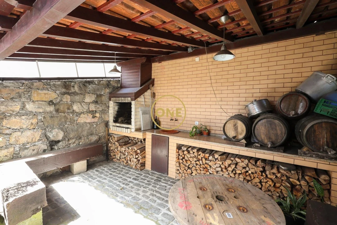 Moradia T4 para Venda em Estreito de Camara de Lobos Foto 45