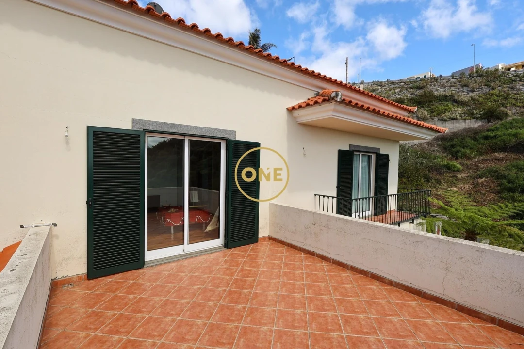 Moradia T4 para Venda em Estreito de Camara de Lobos Foto 32