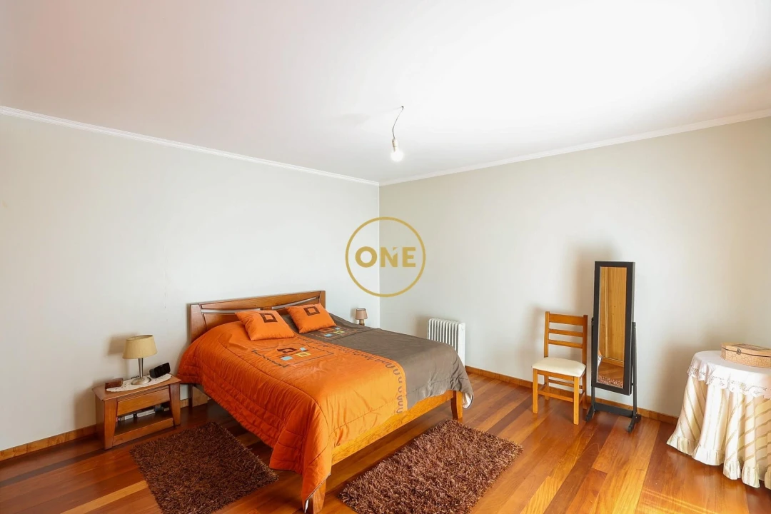 Moradia T4 para Venda em Estreito de Camara de Lobos Foto 18