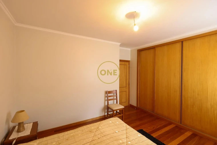 Moradia T4 para Venda em Estreito de Camara de Lobos Foto 35