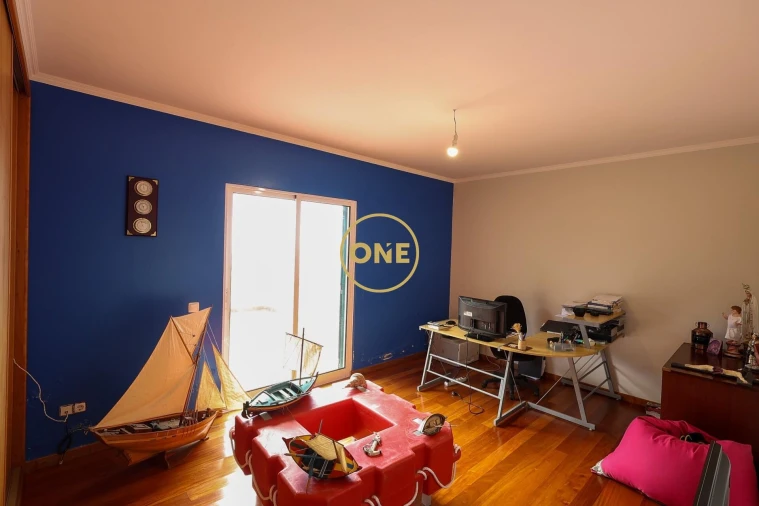 Moradia T4 para Venda em Estreito de Camara de Lobos Foto 26