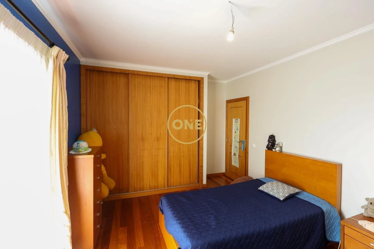 Moradia T4 para Venda em Estreito de Camara de Lobos Foto 25