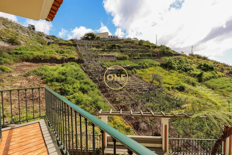 Moradia T4 para Venda em Estreito de Camara de Lobos Foto 19