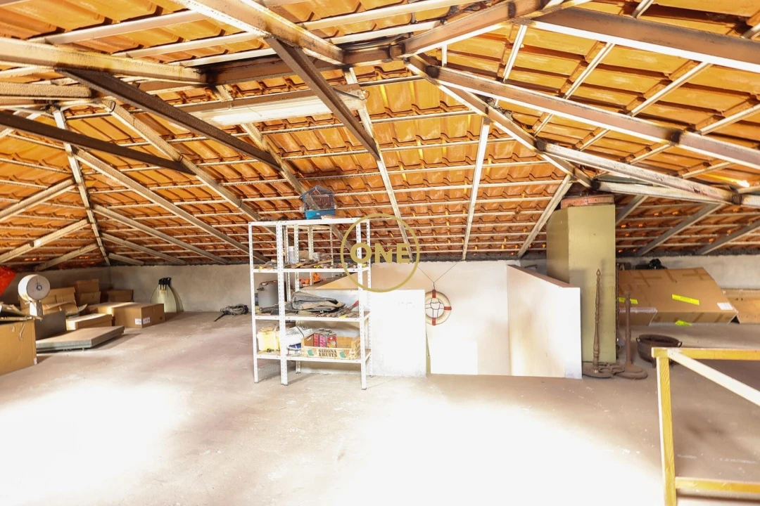 Moradia T4 para Venda em Estreito de Camara de Lobos Foto 40