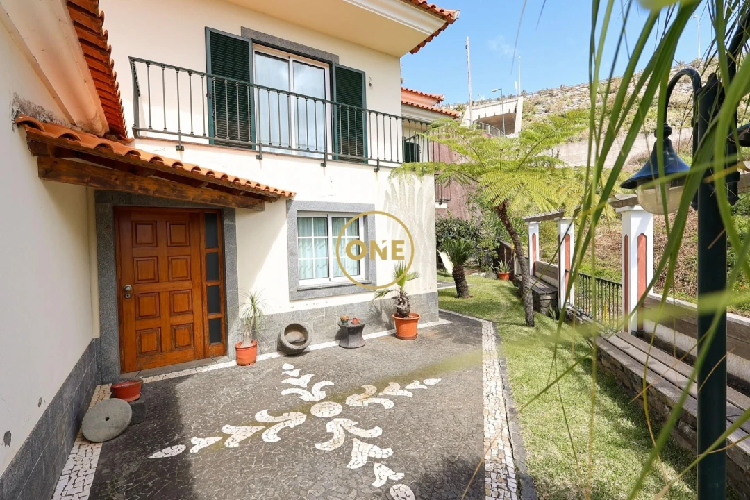 Moradia T4 para Venda em Estreito de Camara de Lobos Foto 51