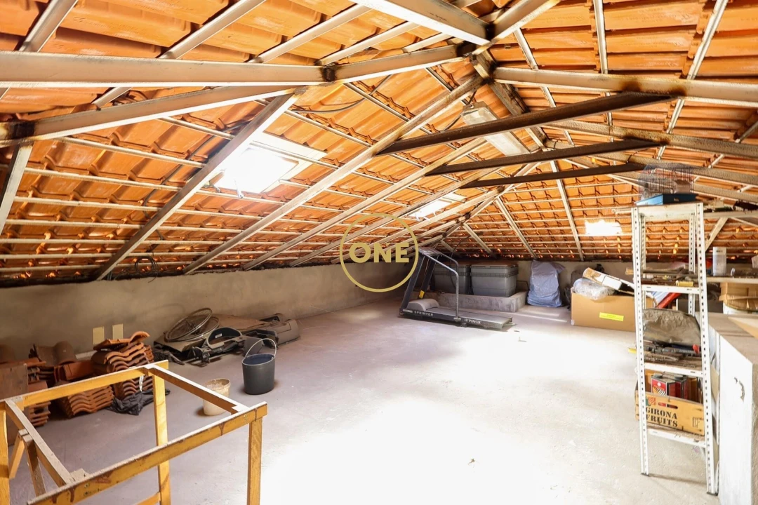 Moradia T4 para Venda em Estreito de Camara de Lobos Foto 39