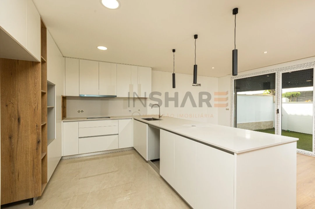 Moradia T4 para Venda em Palmeira Foto 14