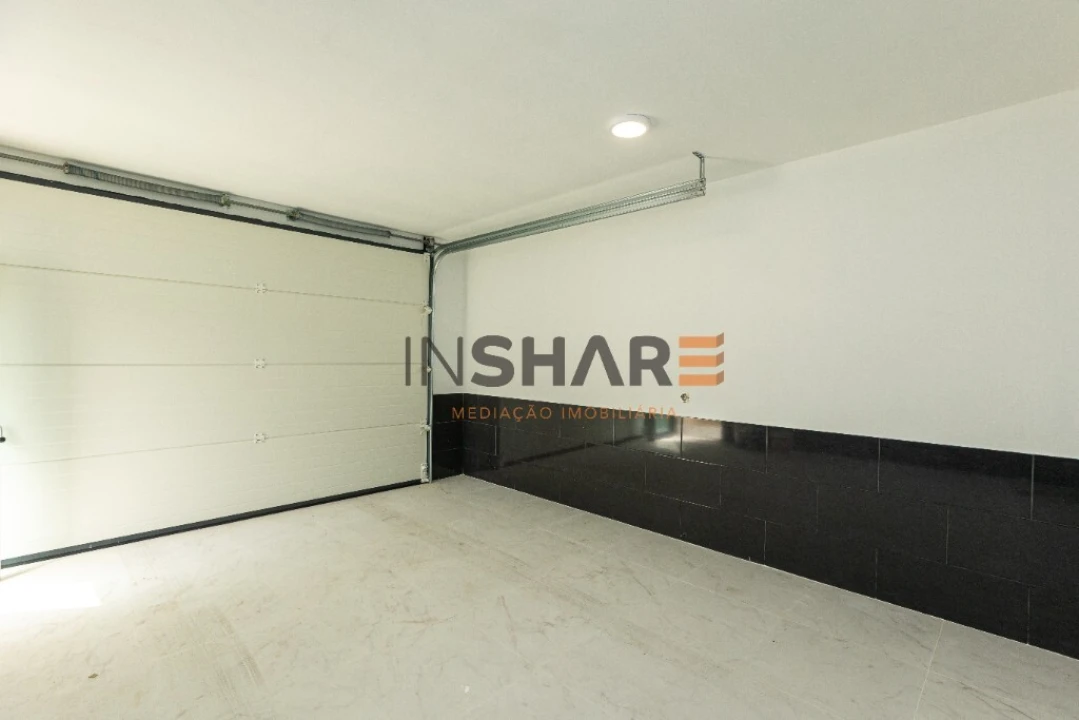 Moradia T4 para Venda em Palmeira Foto 50