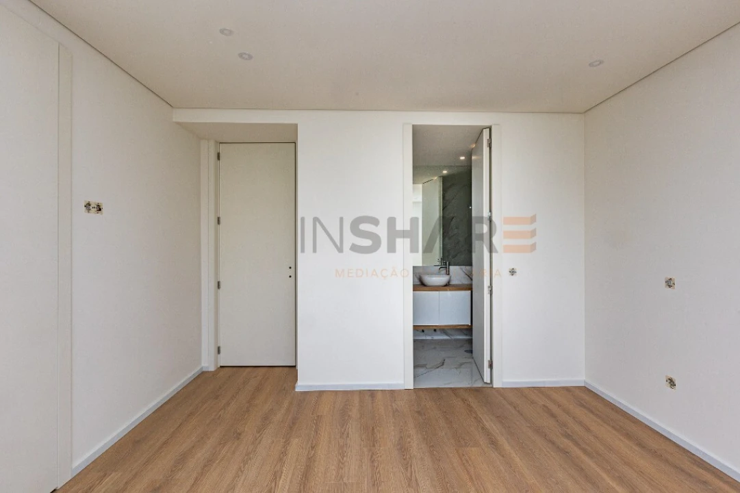 Moradia T4 para Venda em Palmeira Foto 29