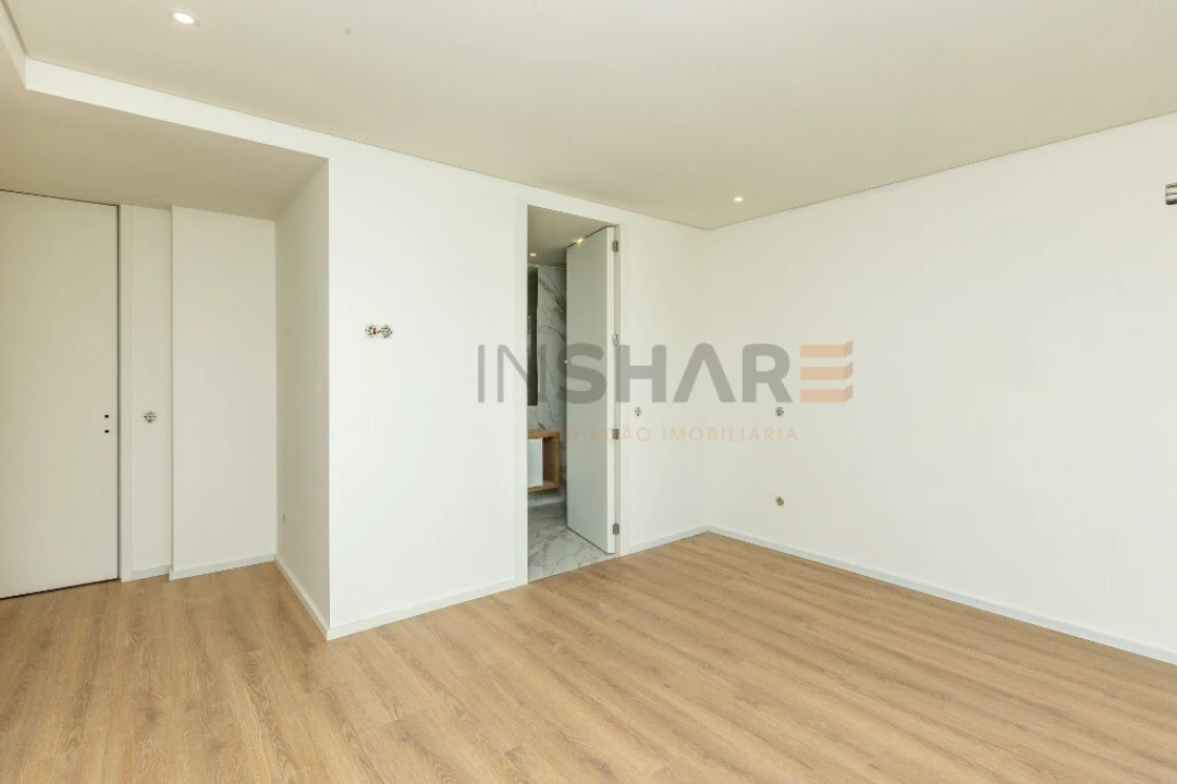 Moradia T4 para Venda em Palmeira Foto 44