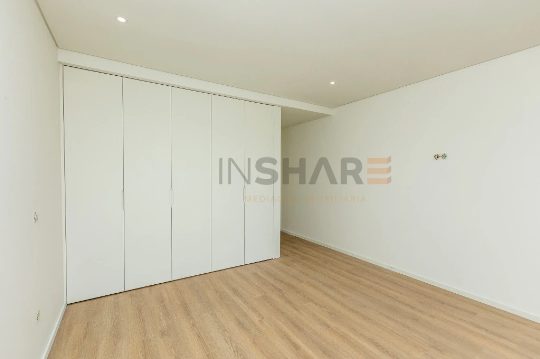 Moradia T4 para Venda em Palmeira Foto 38