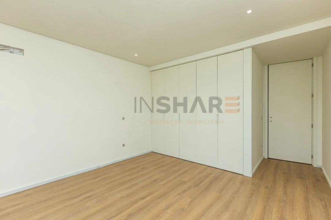 Moradia T4 para Venda em Palmeira Foto 37