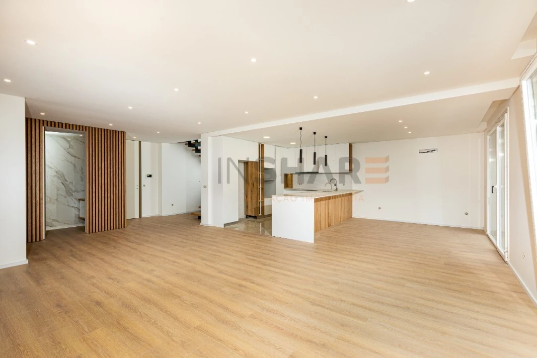 Moradia T4 para Venda em Palmeira Foto 18