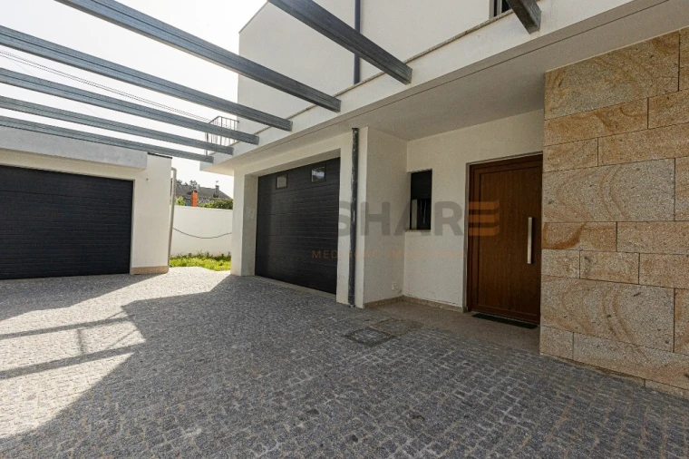 Moradia T4 para Venda em Palmeira Foto 6