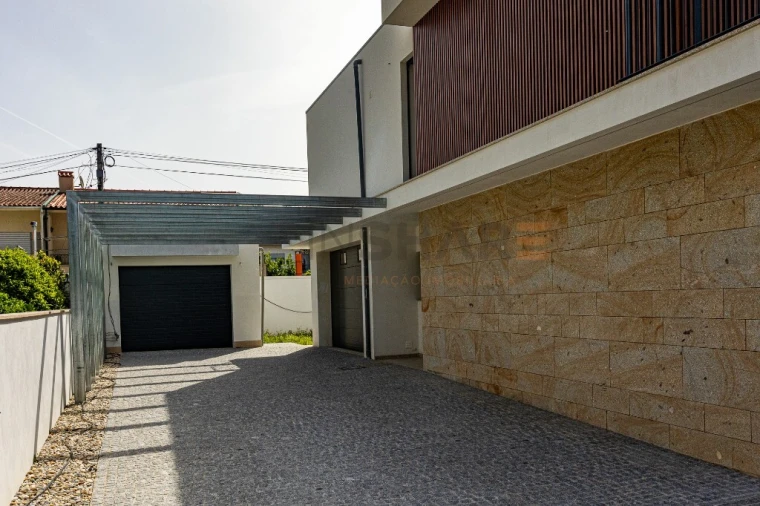 Moradia T4 para Venda em Palmeira Foto 3