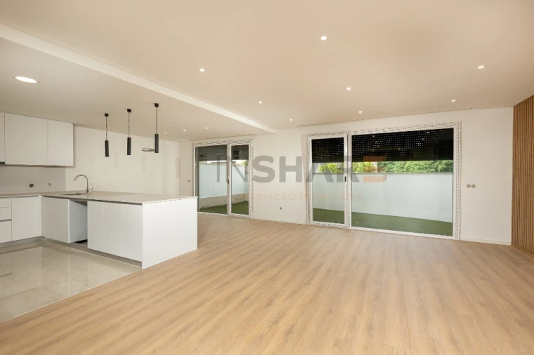 Moradia T4 para Venda em Palmeira Foto 13