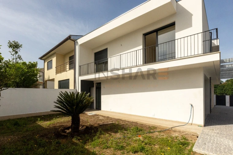 Moradia T4 para Venda em Palmeira Foto 10