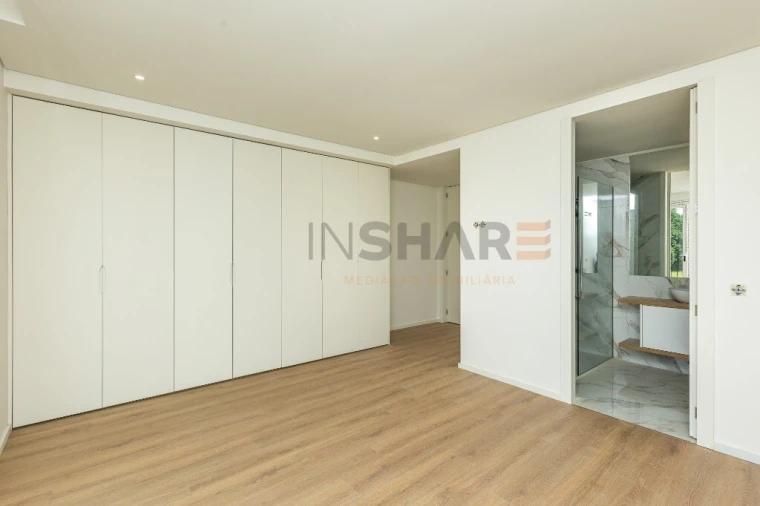 Moradia T4 para Venda em Palmeira Foto 41