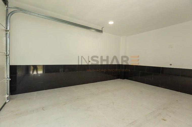 Moradia T4 para Venda em Palmeira Foto 46