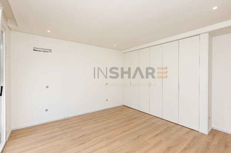 Moradia T4 para Venda em Palmeira Foto 23