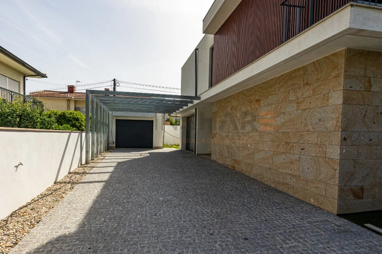 Moradia T4 para Venda em Palmeira Foto 5