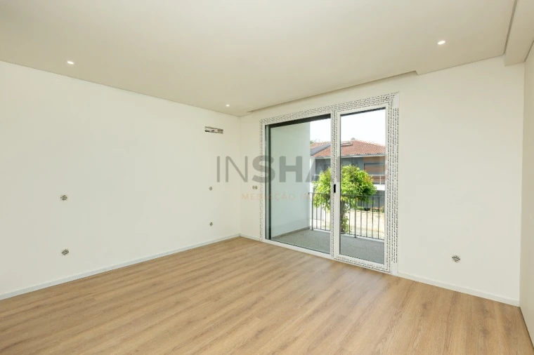 Moradia T4 para Venda em Palmeira Foto 39