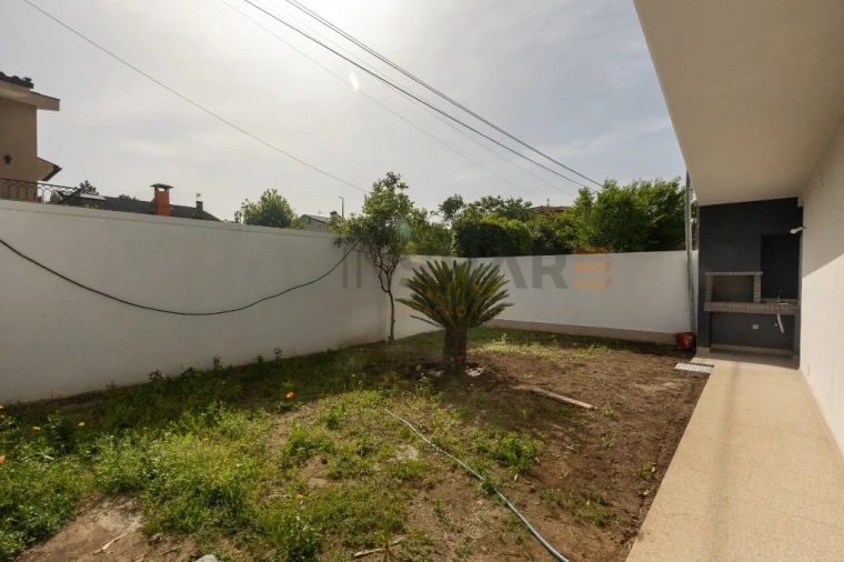 Moradia T4 para Venda em Palmeira Foto 9