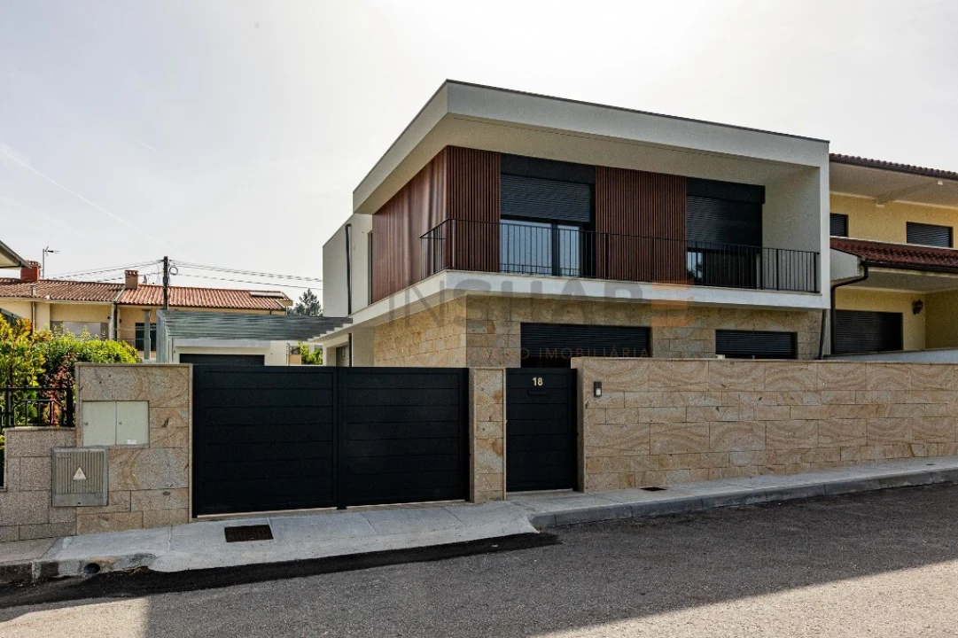 Moradia T4 para Venda em Palmeira Foto 2