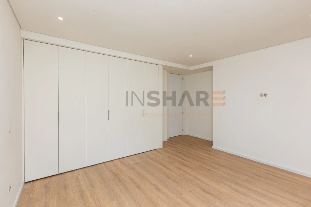 Moradia T4 para Venda em Palmeira Foto 24