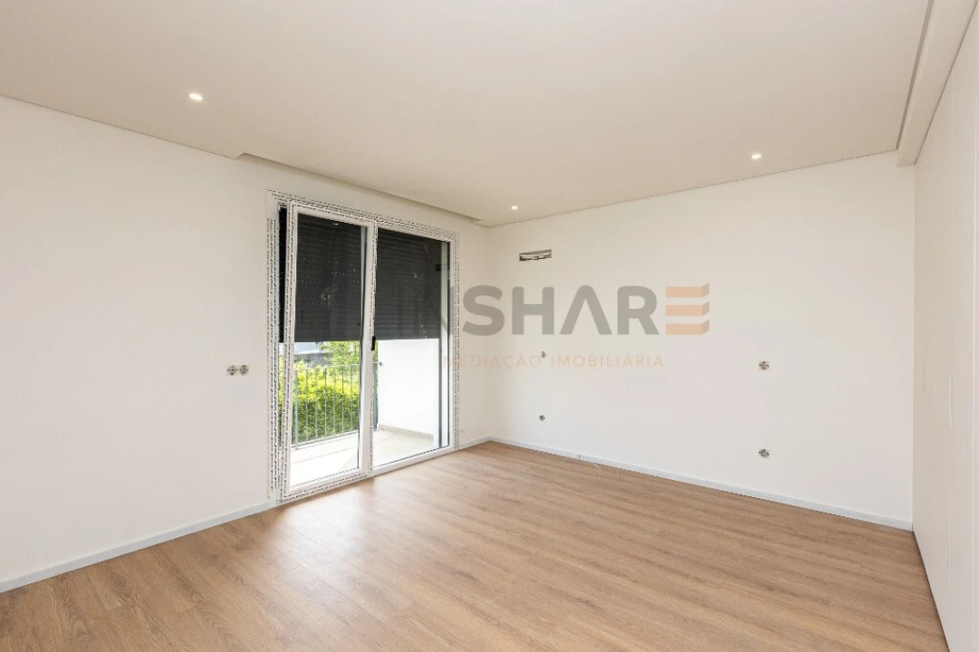 Moradia T4 para Venda em Palmeira Foto 22