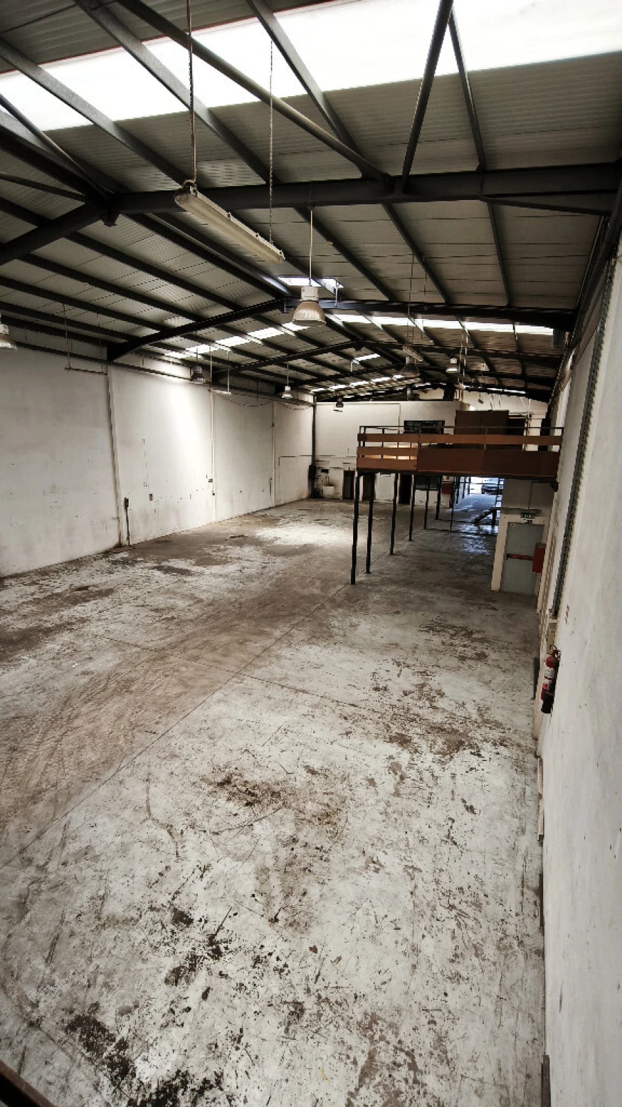 Armazém para Arrendamento em Canelas Foto 10