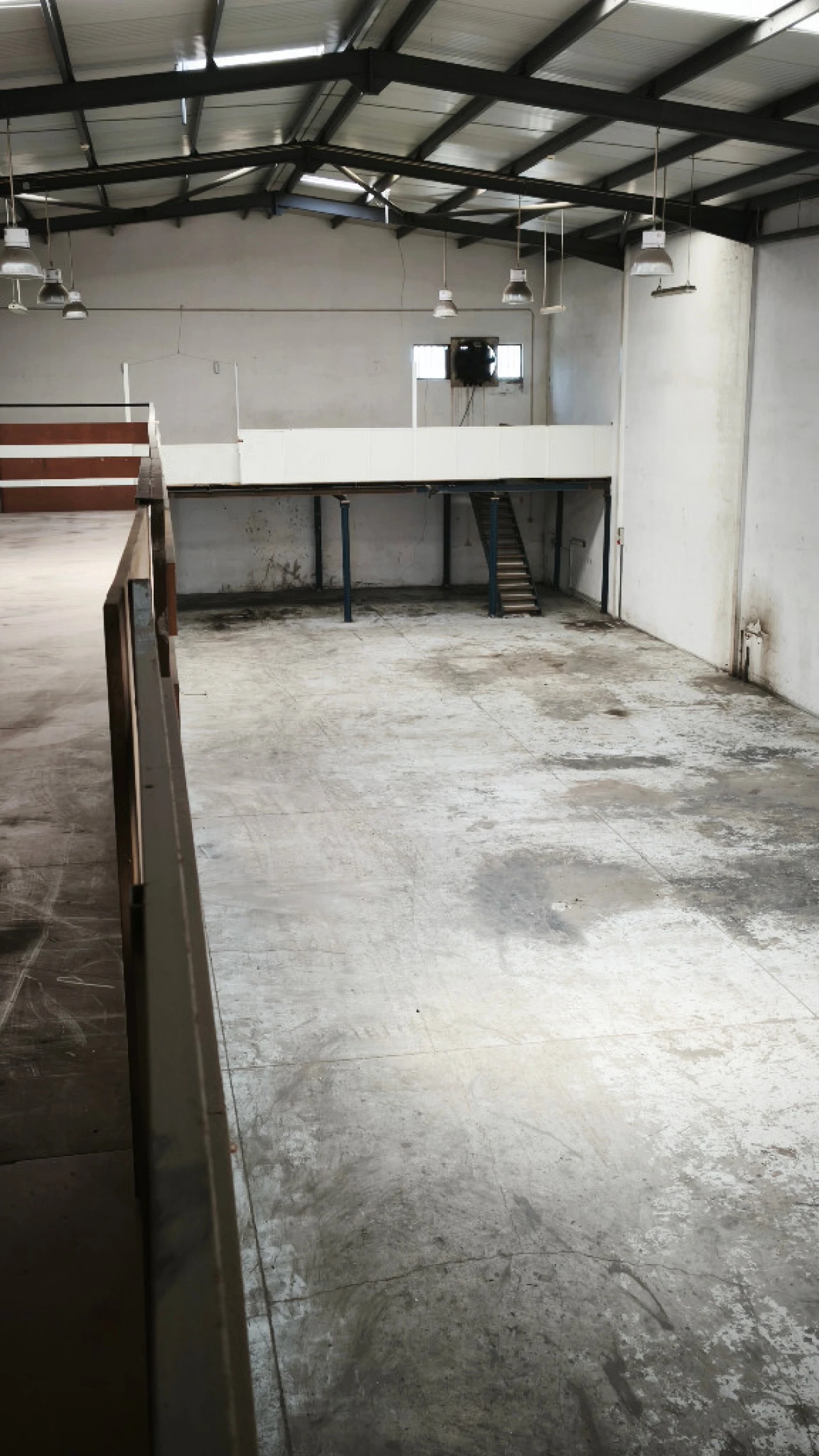 Armazém para Arrendamento em Canelas Foto 14