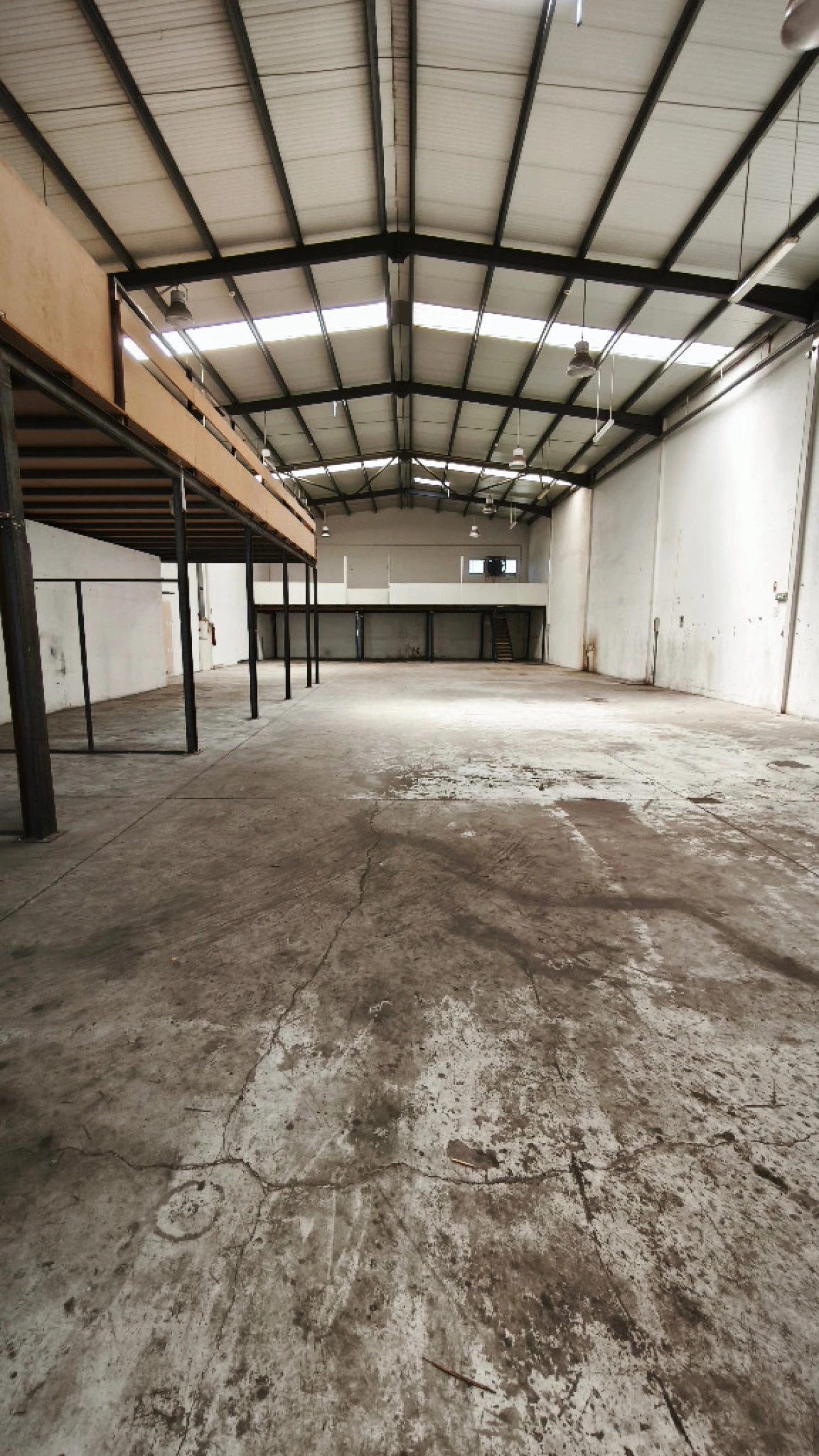 Armazém para Arrendamento em Canelas Foto 12