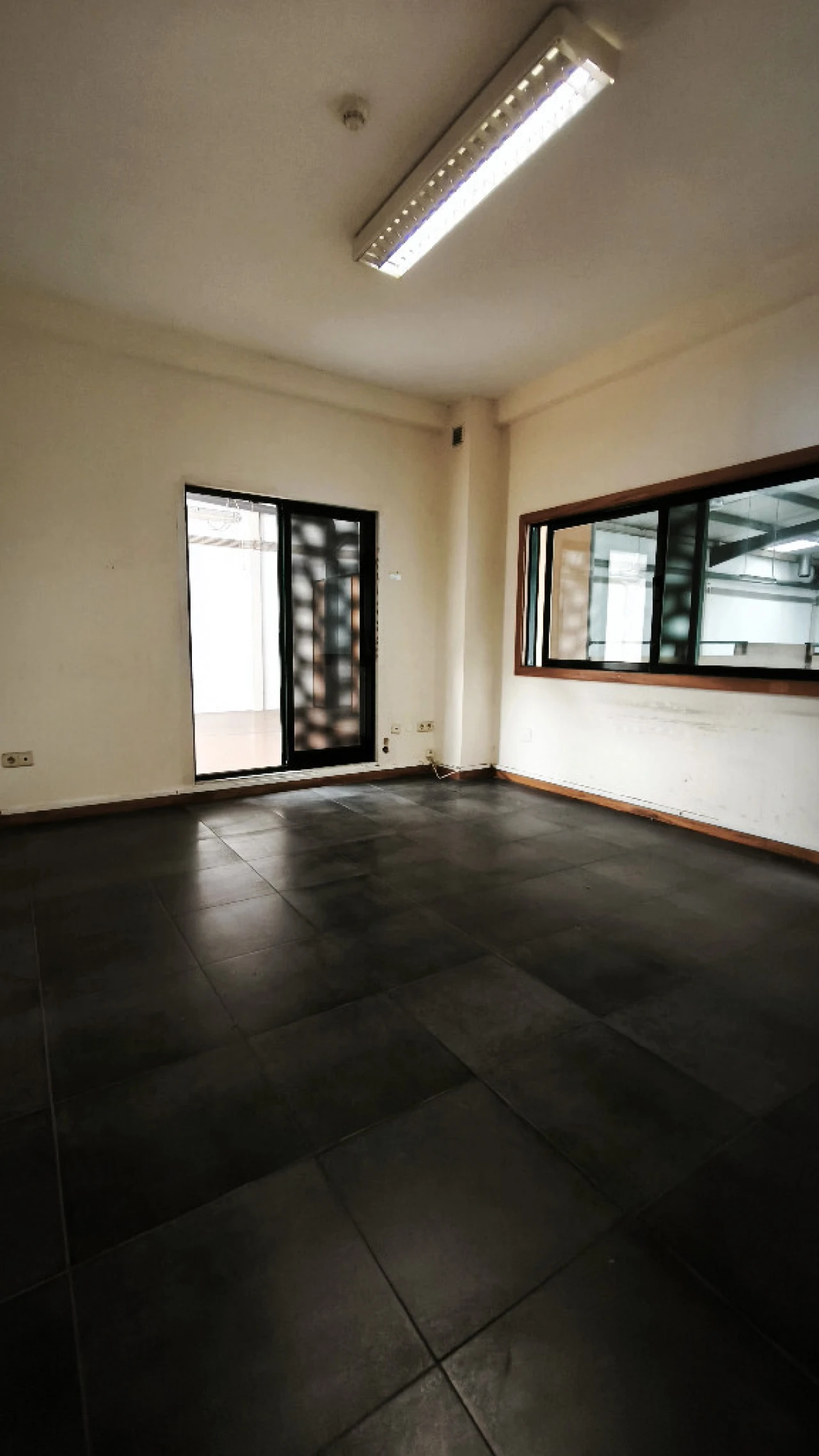 Armazém para Arrendamento em Canelas Foto 1