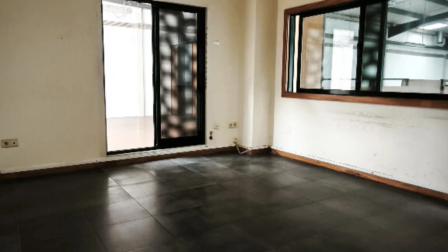 Armazém para Arrendamento em Canelas