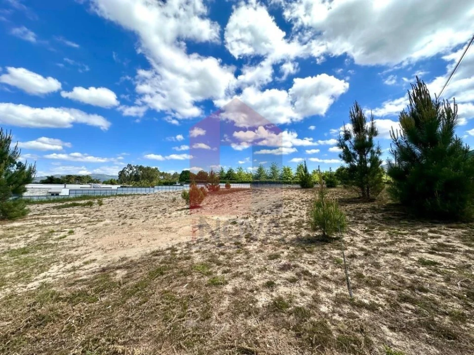 Terreno para Venda em Sabariz Foto 2