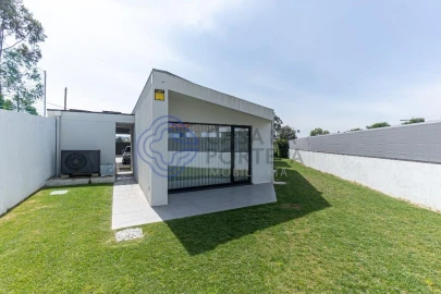 Moradia para Venda em Milheiros