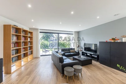 Moradia para Venda em Milheiros