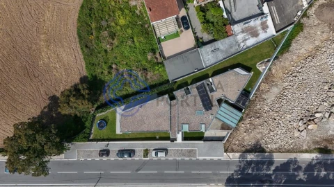 Moradia para Venda em Milheiros