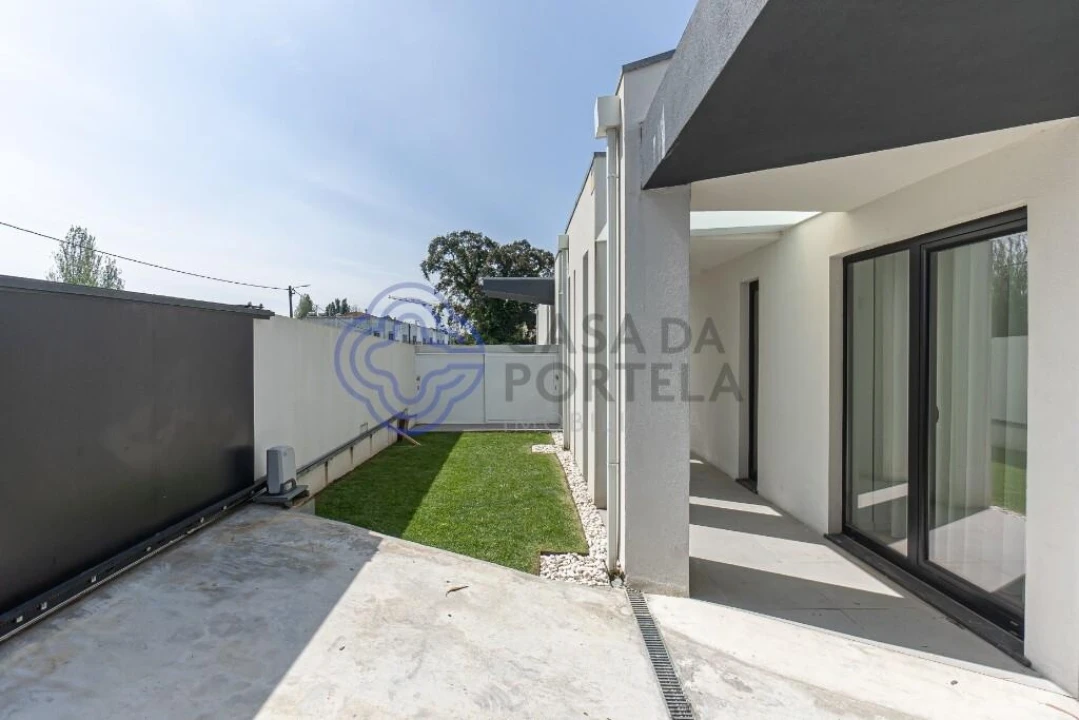 Moradia para Venda em Milheiros Foto 2