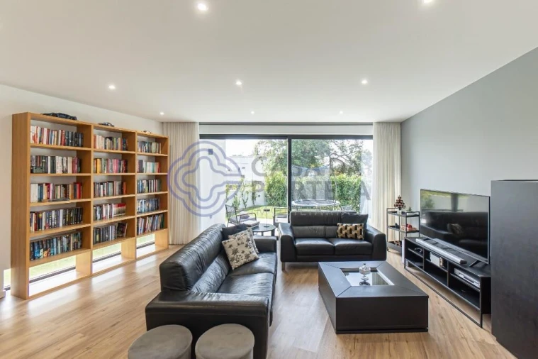 Moradia para Venda em Milheiros Foto 32