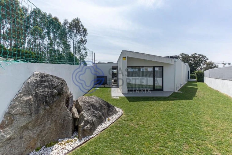 Moradia para Venda em Milheiros Foto 68