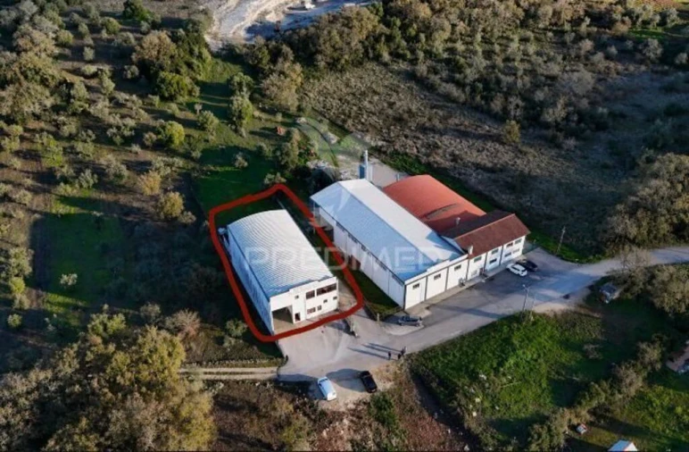 Armazém para Venda em Reguengo do Fetal