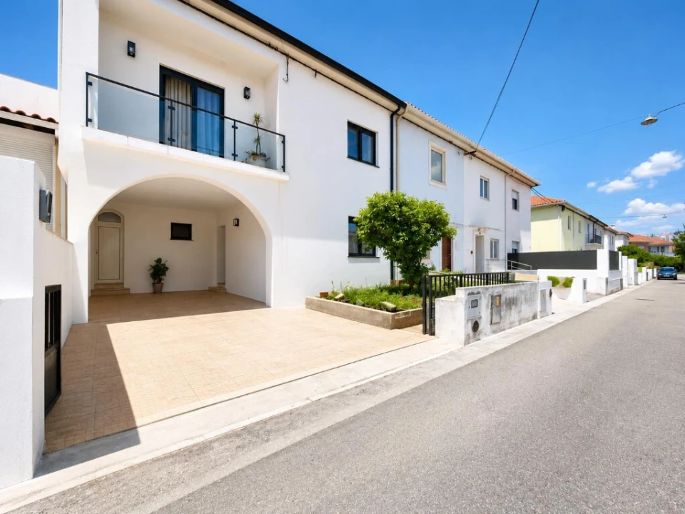 Moradia T5 para Venda em Santo Antonio dos Olivais Foto 1