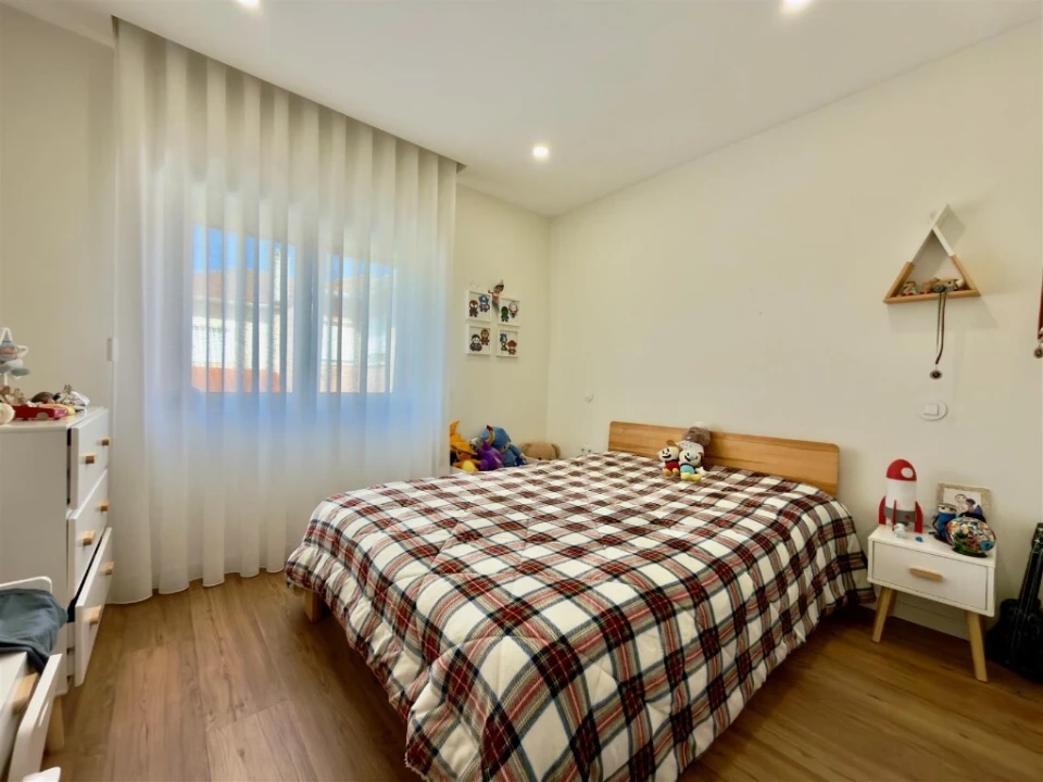 Moradia T5 para Venda em Santo Antonio dos Olivais Foto 7