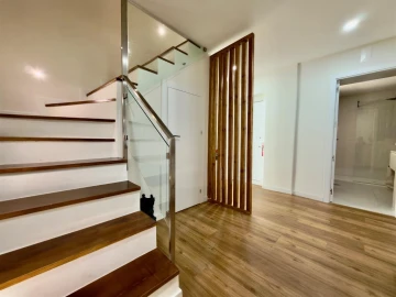 Moradia T5 para Venda em Santo Antonio dos Olivais